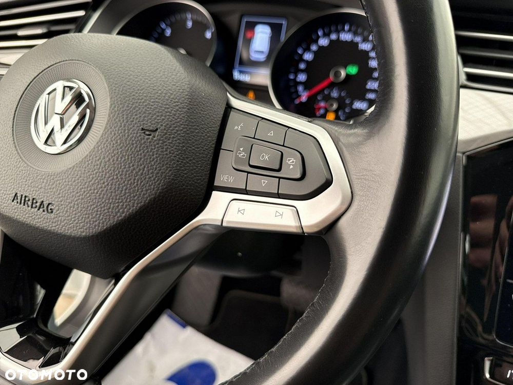 Volkswagen Passat - 25