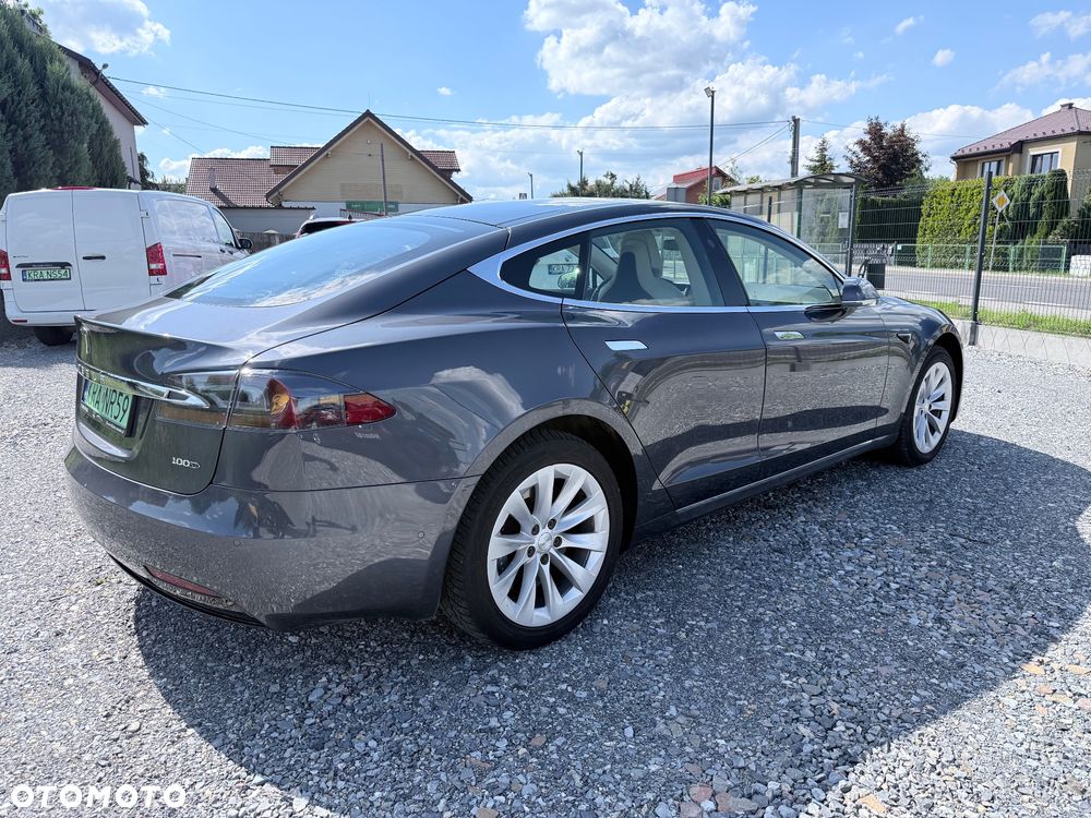 Tesla Model S - 7