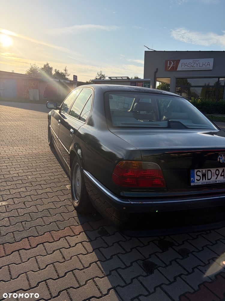 BMW Seria 7 - 8
