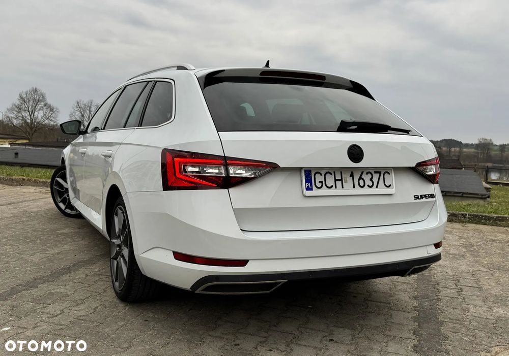 Skoda Superb 2.0 TDI Sportline - 19