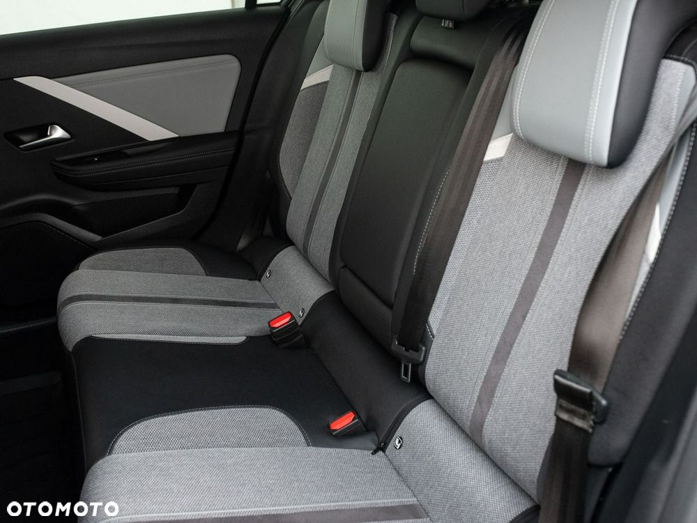 Opel Astra 1.2 T Elegance S&S - 25