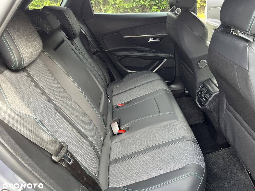Peugeot 3008 1.6 PureTech Hybrid4 PHEV Allure S&S EAT8 - 8
