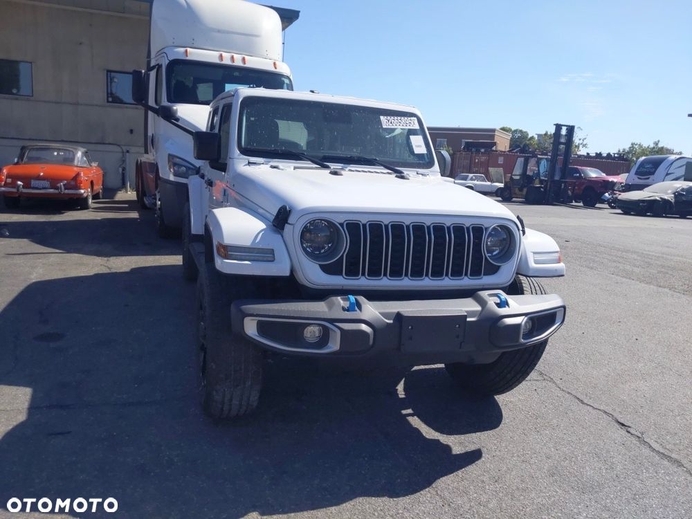 Jeep Wrangler - 1
