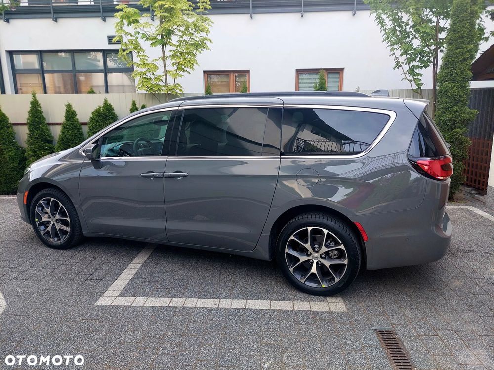 Chrysler Pacifica - 3