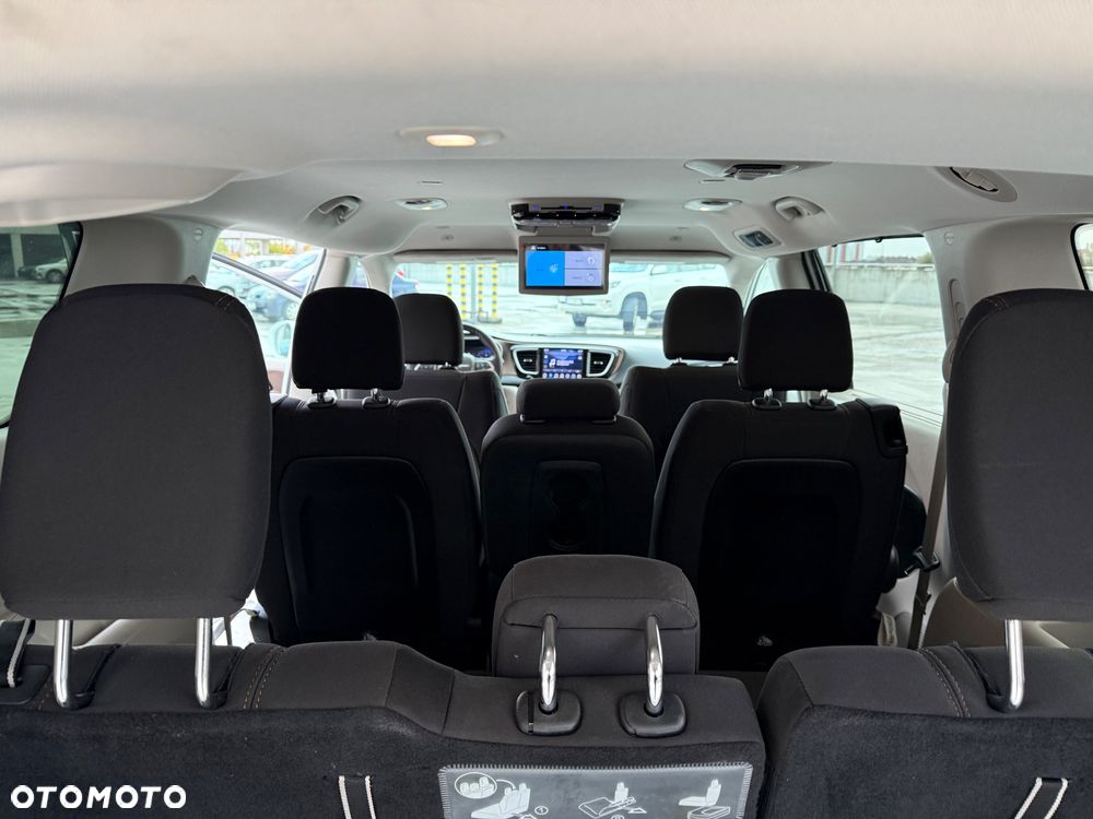 Chrysler Pacifica - 16