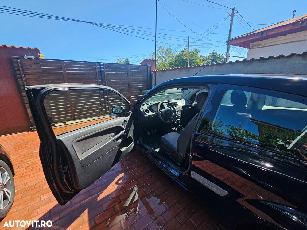 Ford Fiesta 1.3i - 7