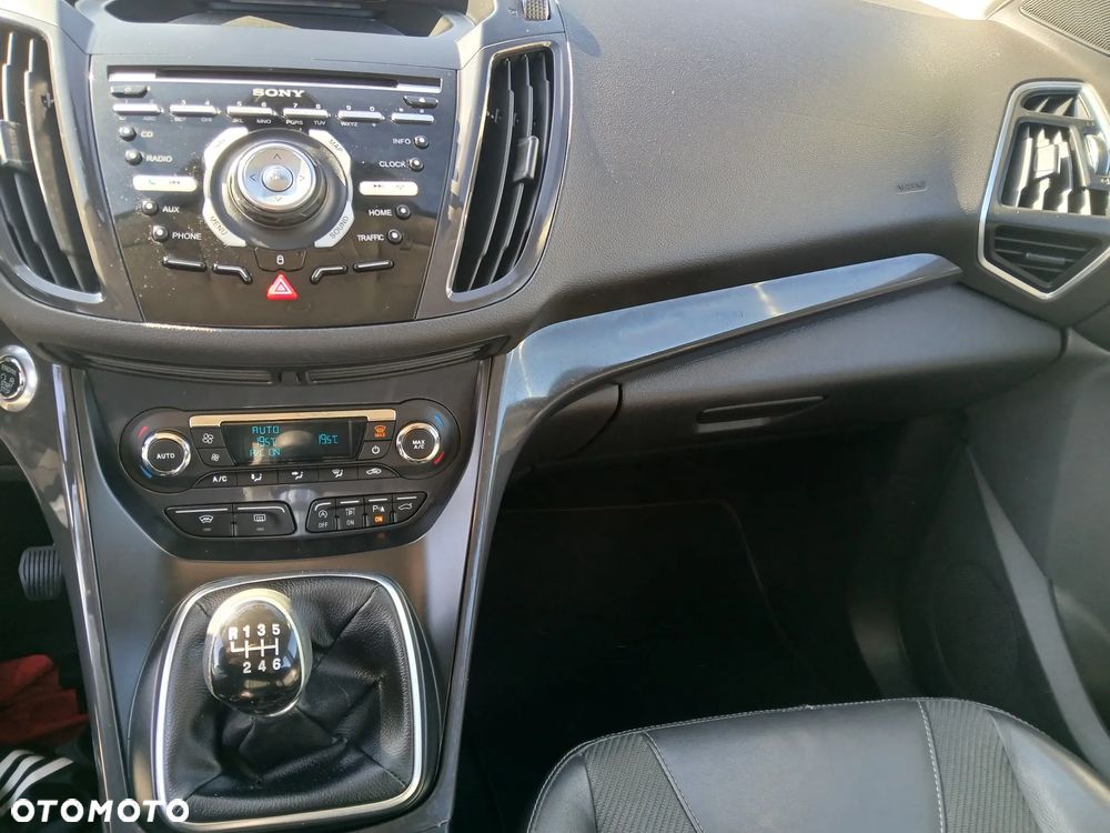 Ford Kuga - 12