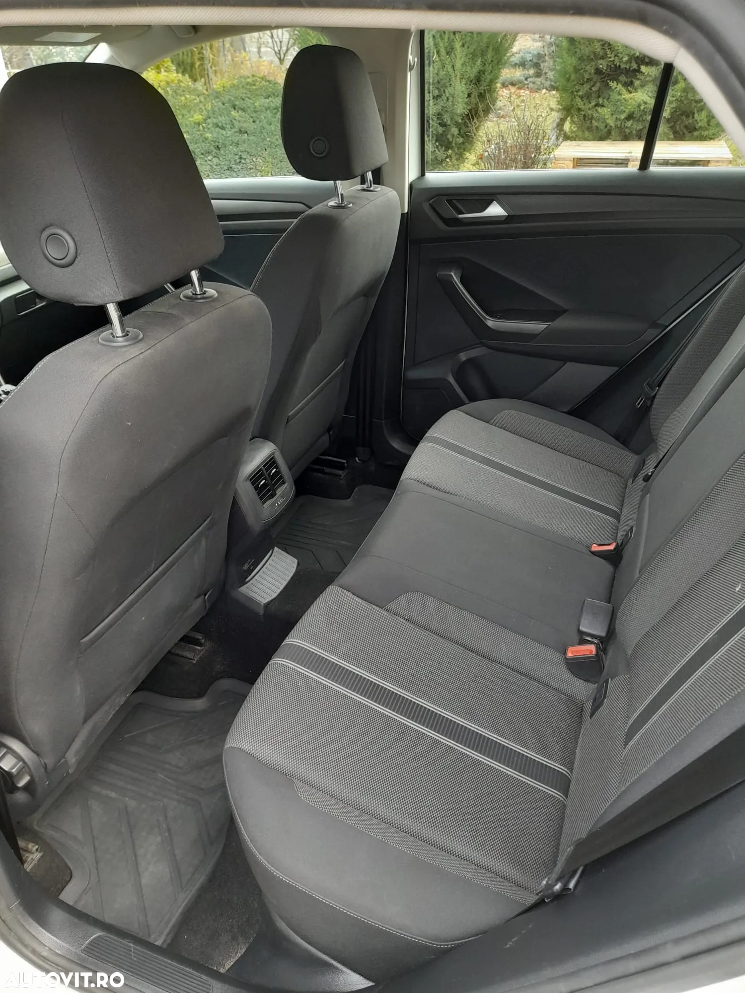Volkswagen T-ROC - 8