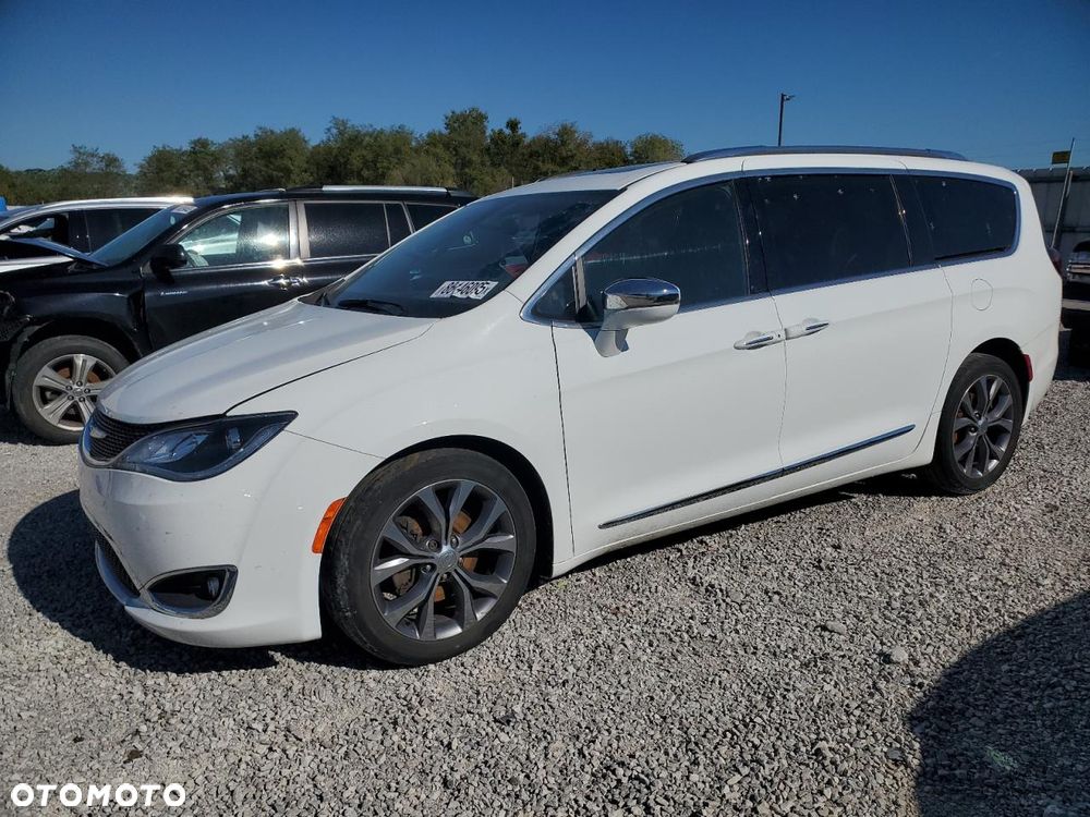 Chrysler Pacifica - 1