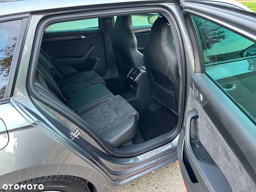 Skoda Superb 2.0 TDI SCR 4x4 Sportline DSG - 16