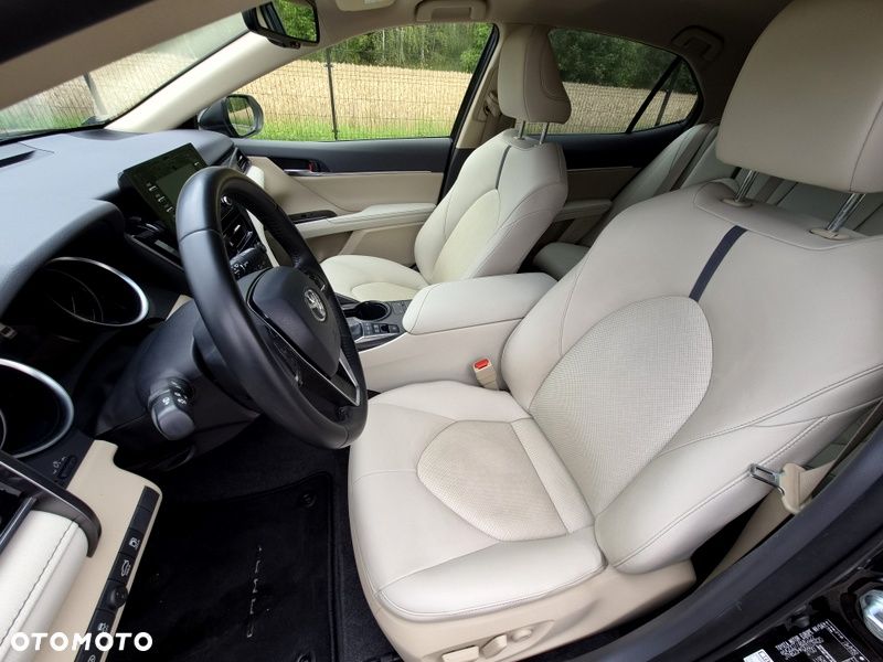 Toyota Camry - 13