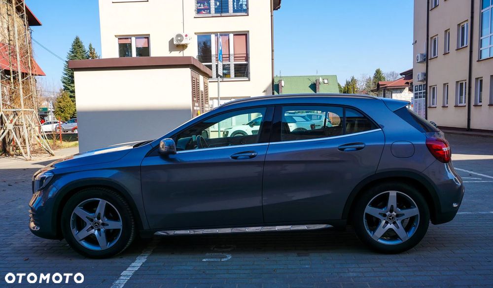 Mercedes-Benz GLA 200 7G-DCT AMG Line - 19