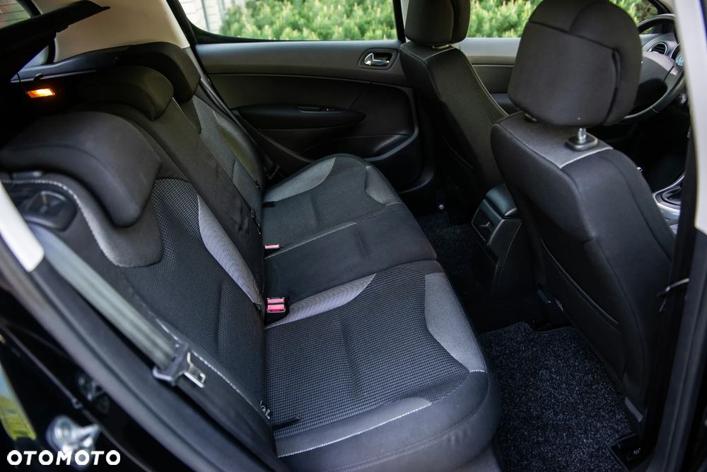 Peugeot 308 HDi FAP 135 Platinum - 21