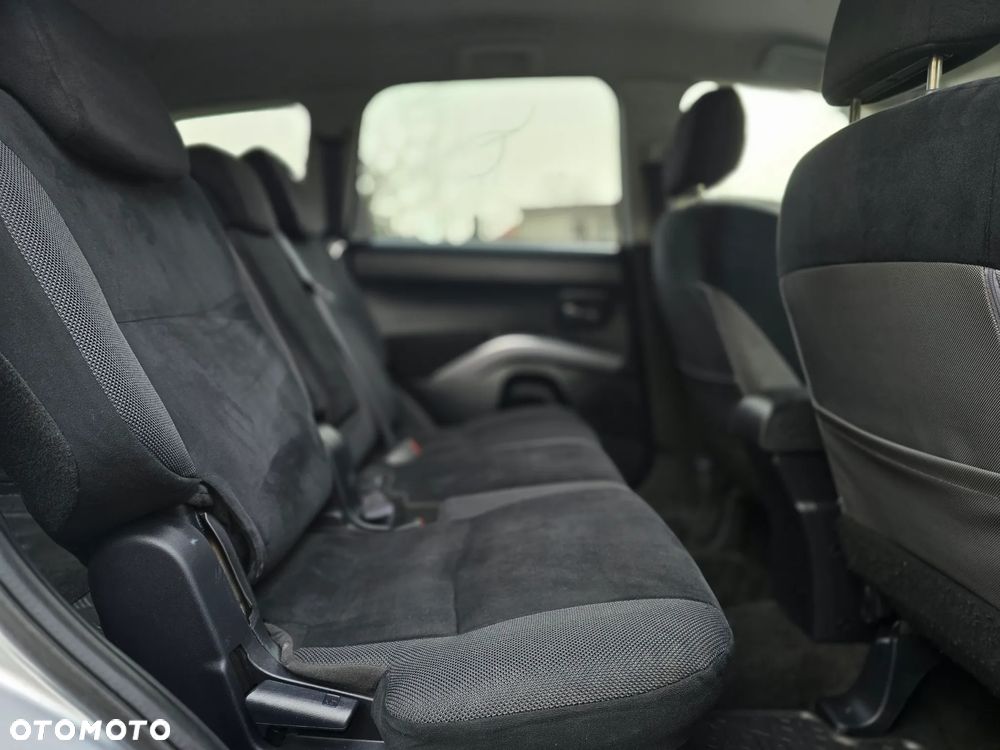 Mitsubishi Outlander - 16