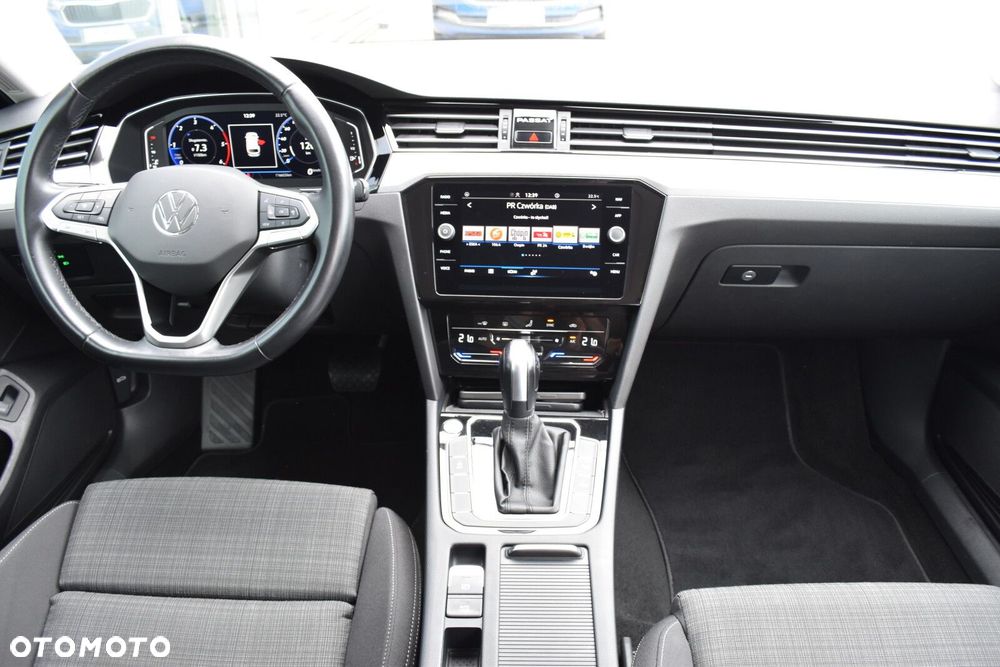 Volkswagen Passat - 11