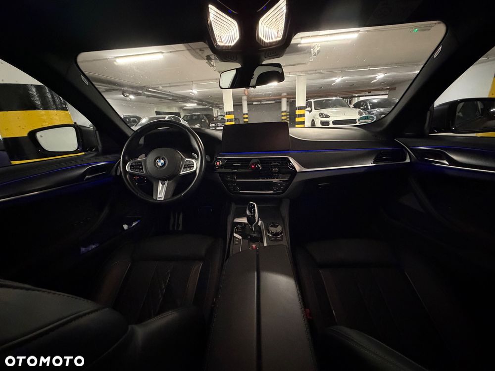 BMW Seria 5 M550i xDrive - 2