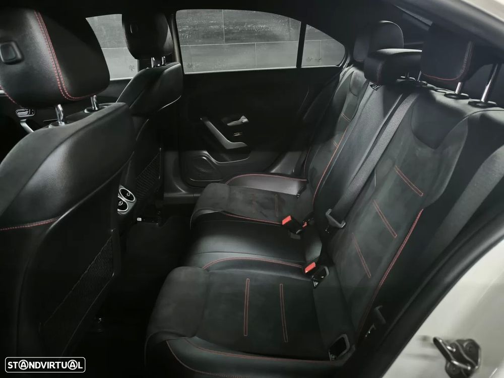 Mercedes-Benz A 250 Limousine e AMG Line - 23
