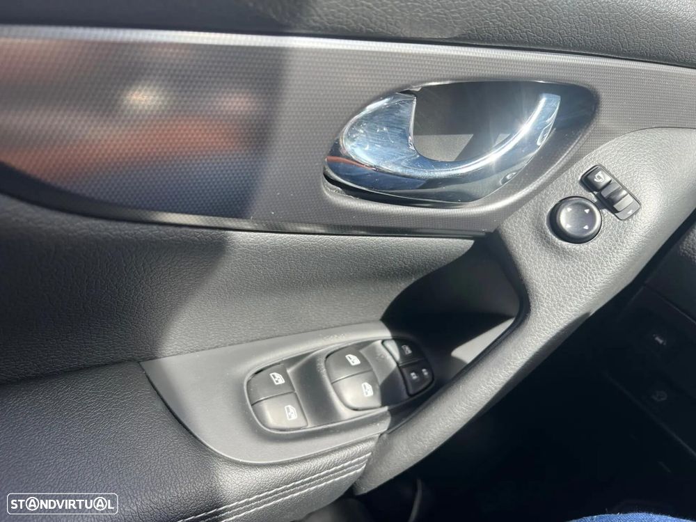 Nissan Qashqai 1.5 dCi N-Connecta J18+Led — fotografia 17