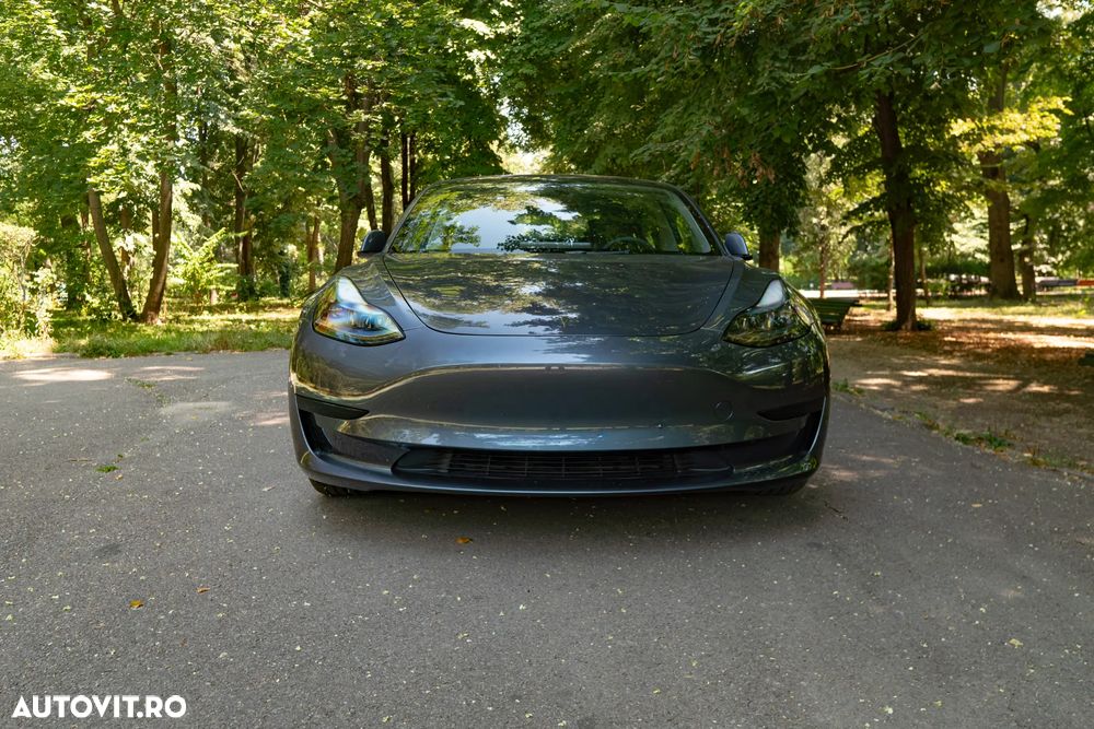 Tesla Model 3 - 3