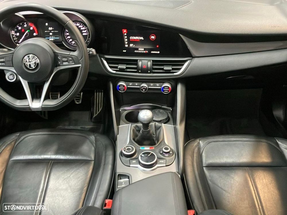 Alfa Romeo Giulia - 10
