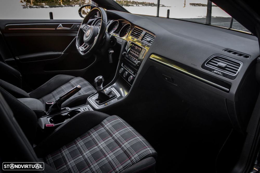 VW Golf 2.0 TSi GTi DSG - 29