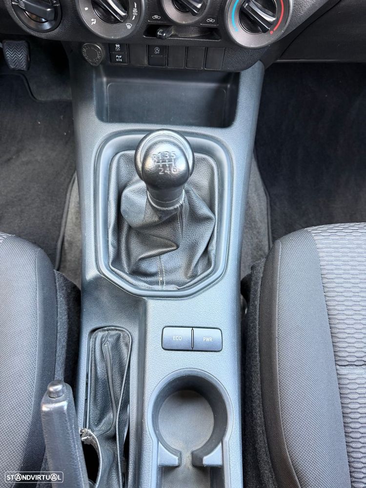 Toyota Hilux 2.4 D-4D 4WD CD CH - 27