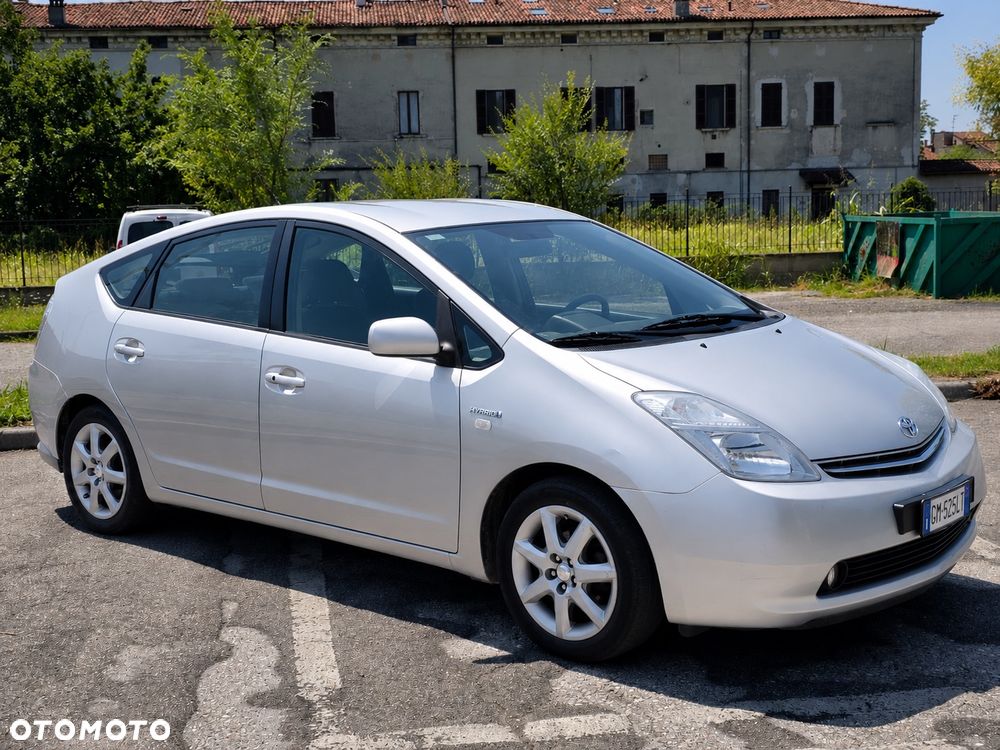 Toyota Prius 1.5 VVT-i Prestige - 2
