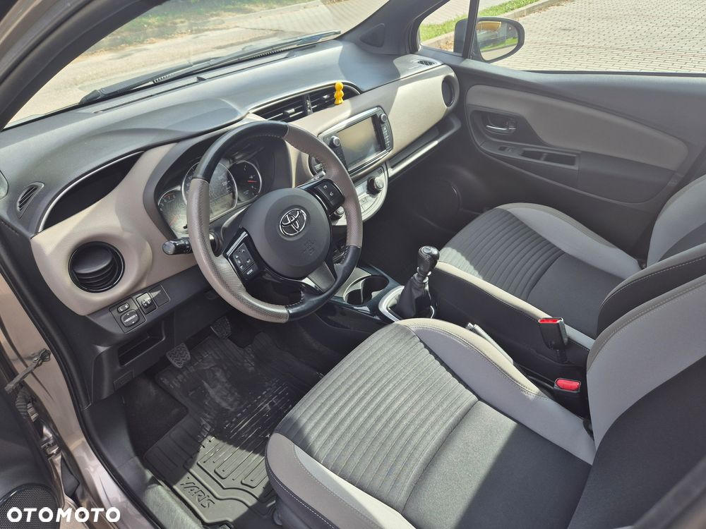 Toyota Yaris 1.0 Premium EU6 - 8