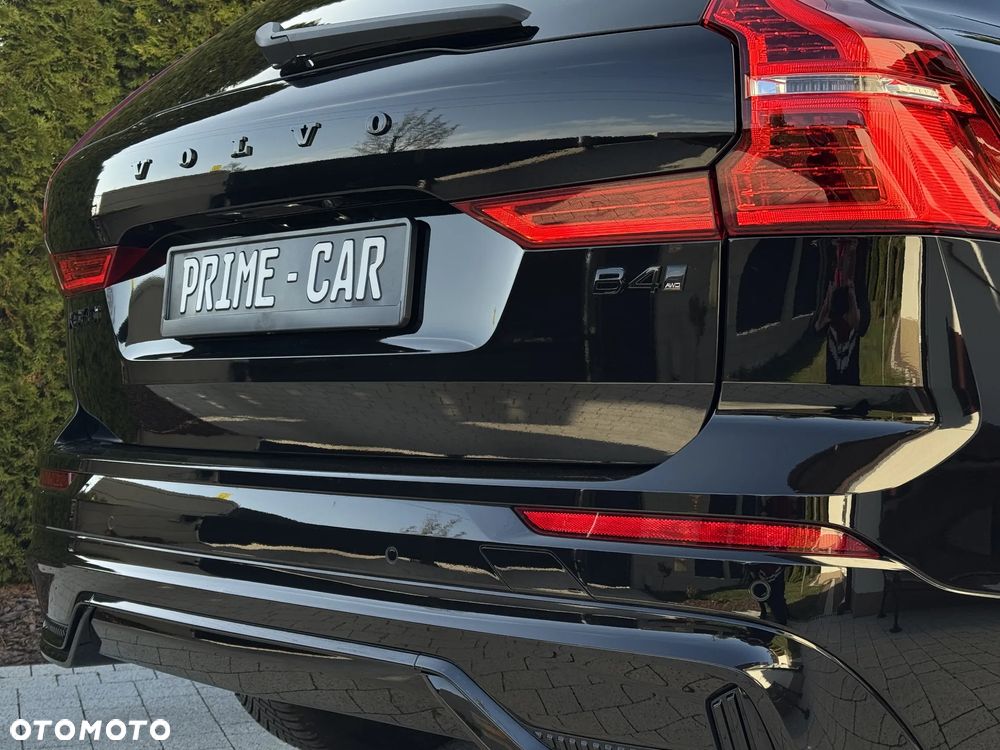 Volvo XC 60 B4 D AWD Plus Dark - 2