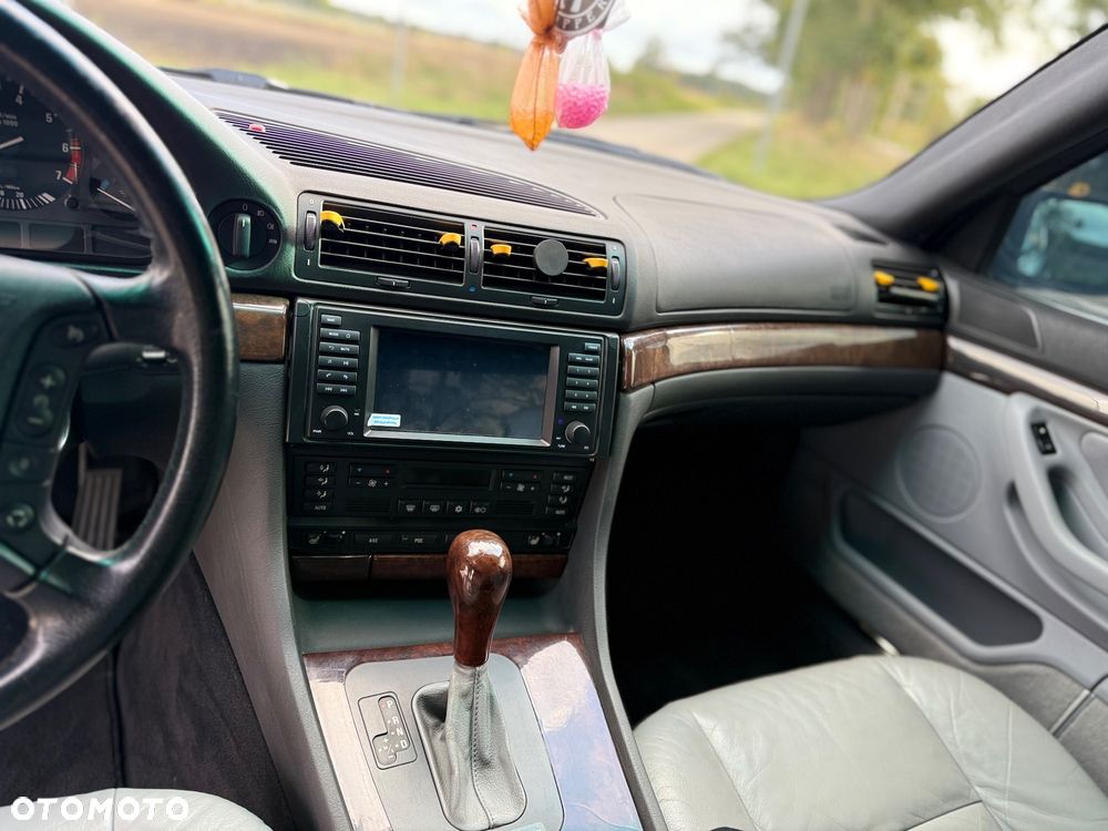 BMW Seria 7 740i - 17