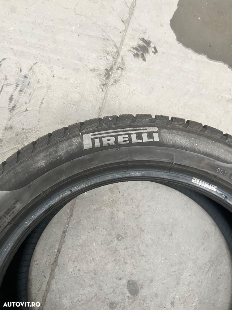 Vând 4 anvelope 215/55/18 Pirelli de iarnă sh - 7