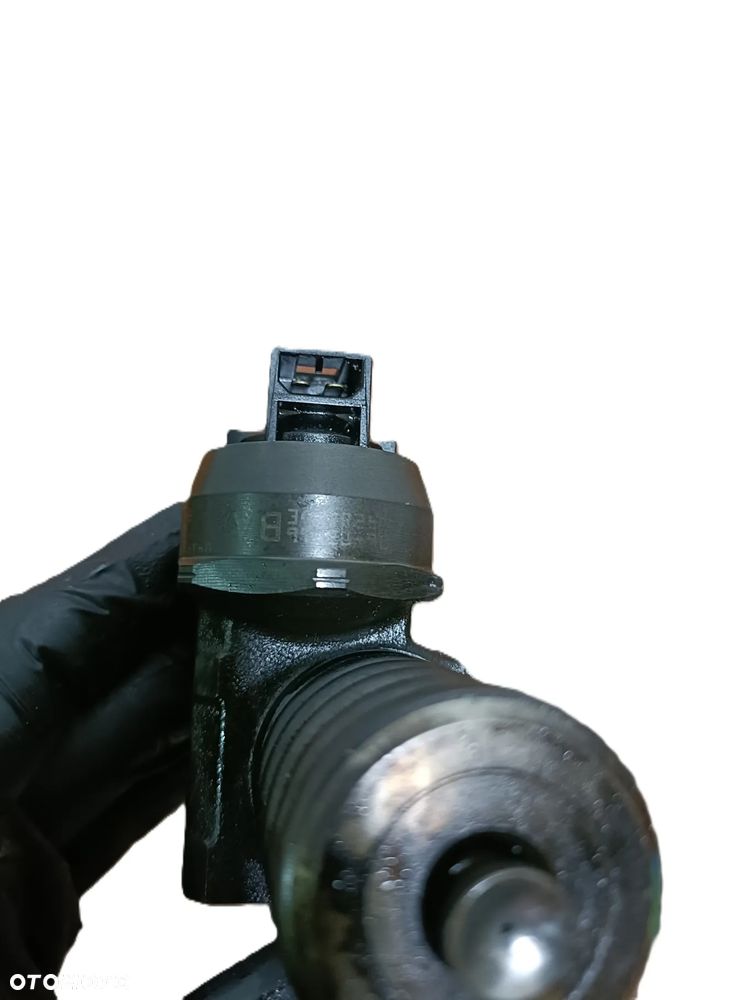 * VOLKSWAGEN GOLF V 03-09 r. 1,9 TDI POMPOWTRYSKI wtryskiwacze 0414720215 - 7