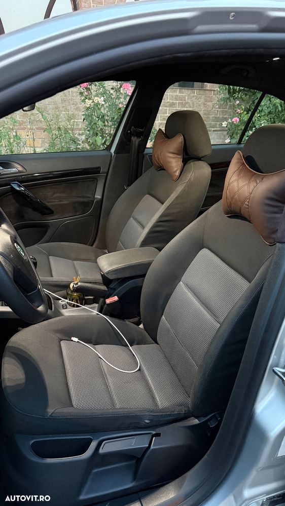 Skoda Octavia 1.6 MPI Ambiente - 24
