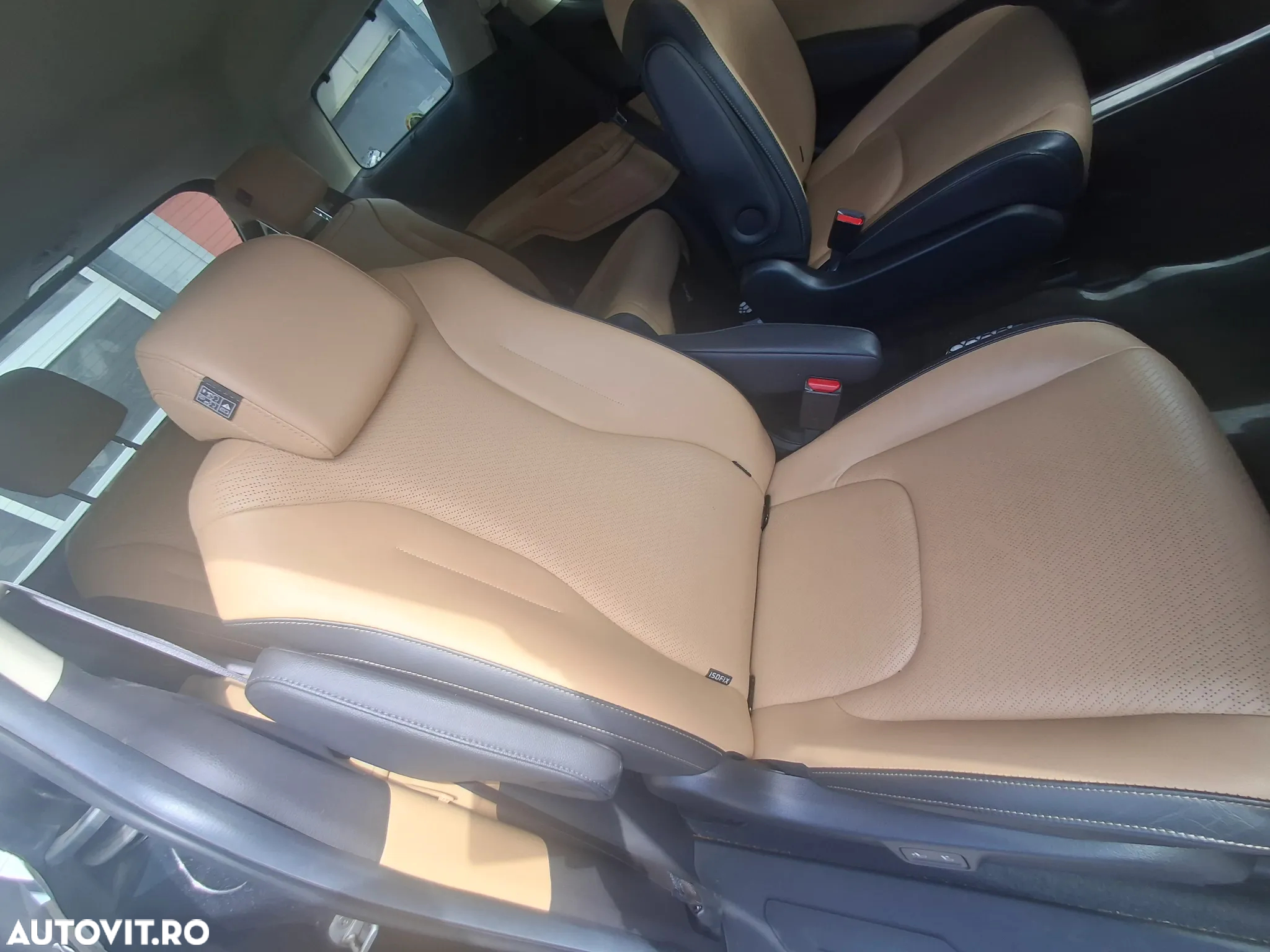 Kia Carnival - 16
