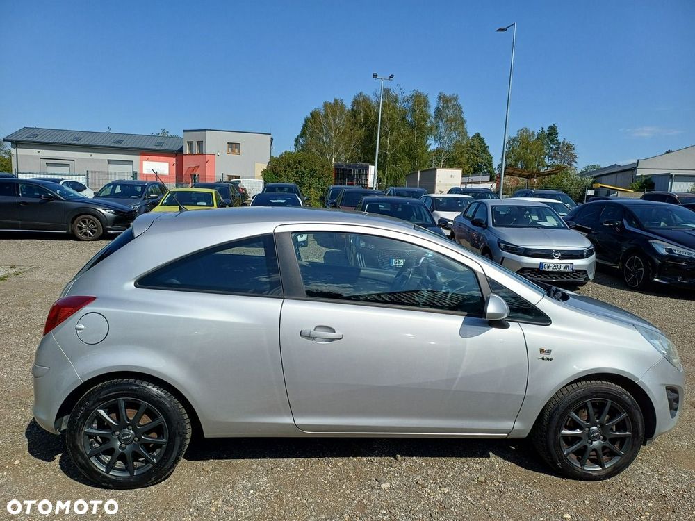 Opel Corsa 1.4 16V Edition - 8