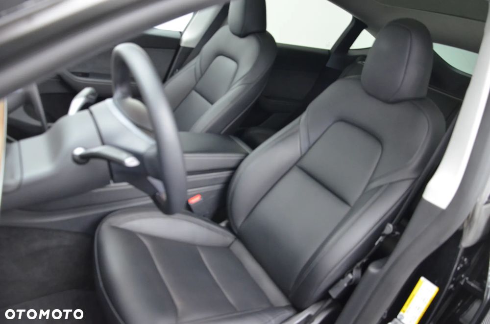Tesla Model Y Long Range Dual Motor AWD - 11