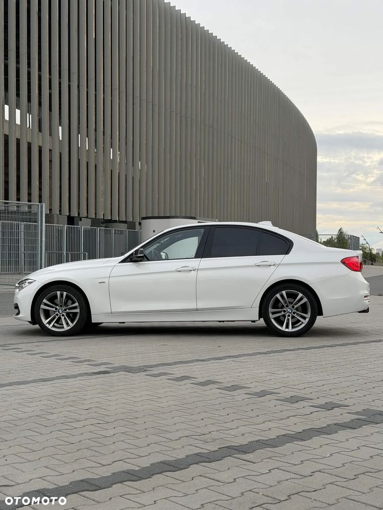 BMW Seria 3 330i xDrive Sport Line - 18