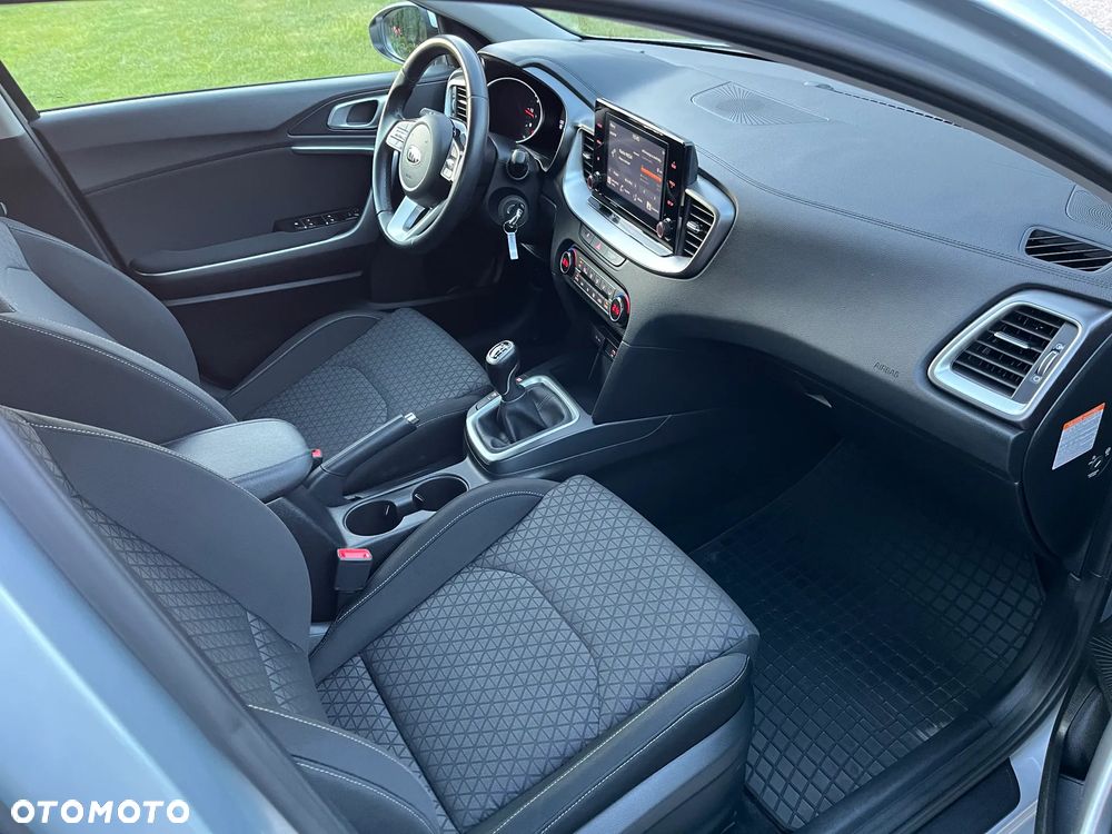 Kia Ceed 1.6 CRDi mHEV M - 11