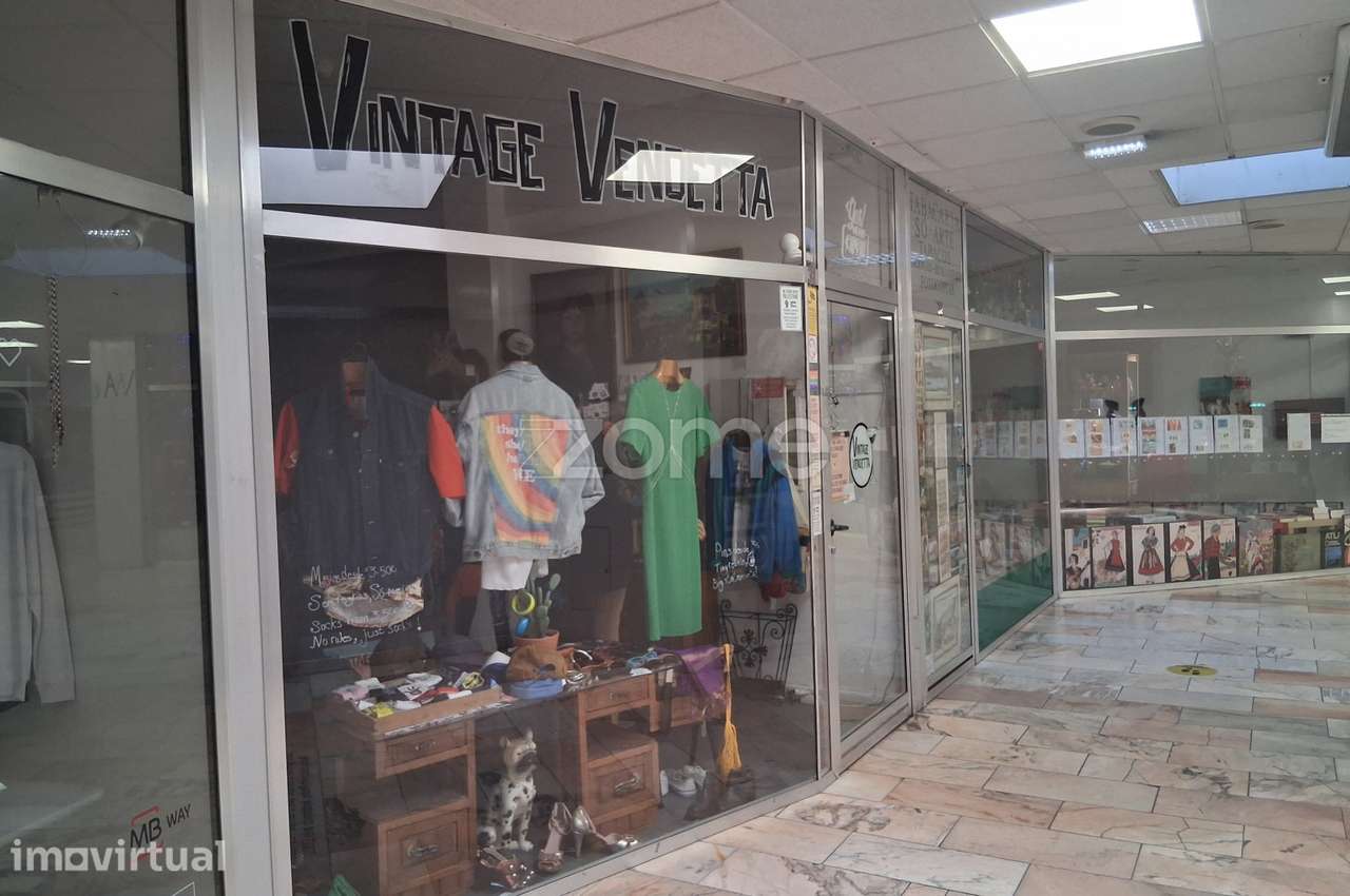 Loja no Centro Comercial de Cedofeita - Grande imagem: 2/20