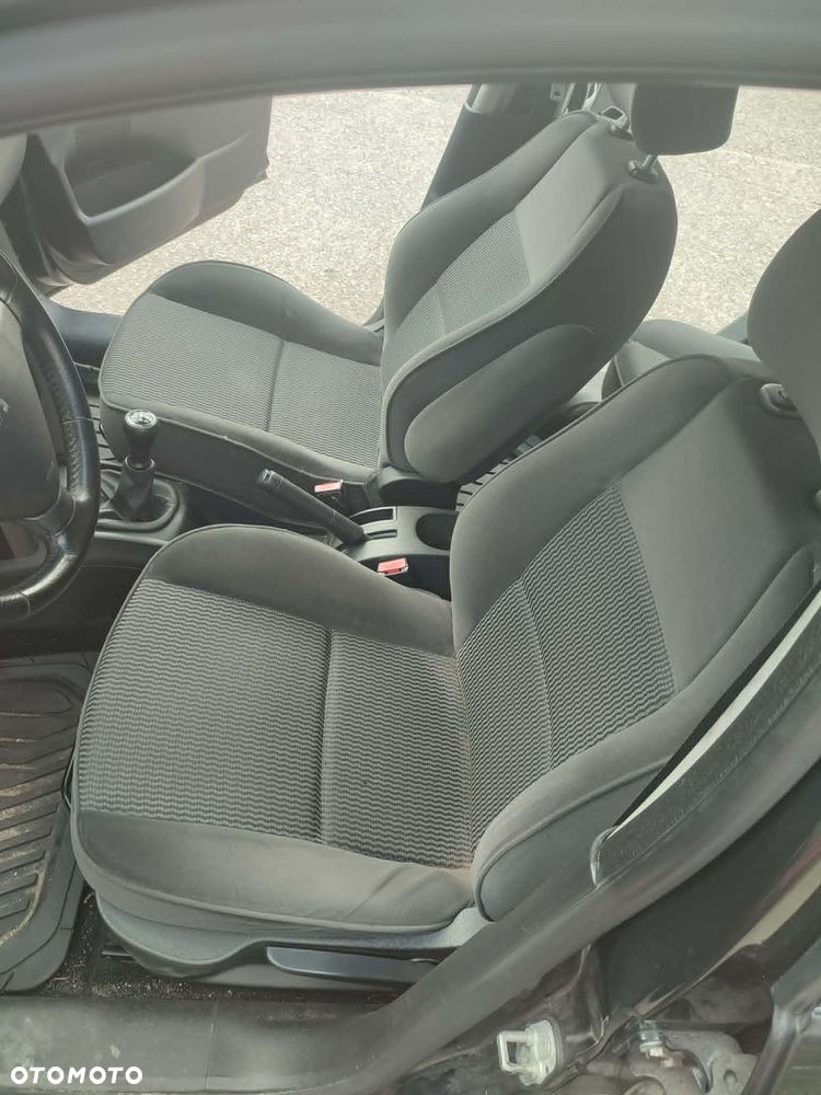 Peugeot 207 1.4 - 10