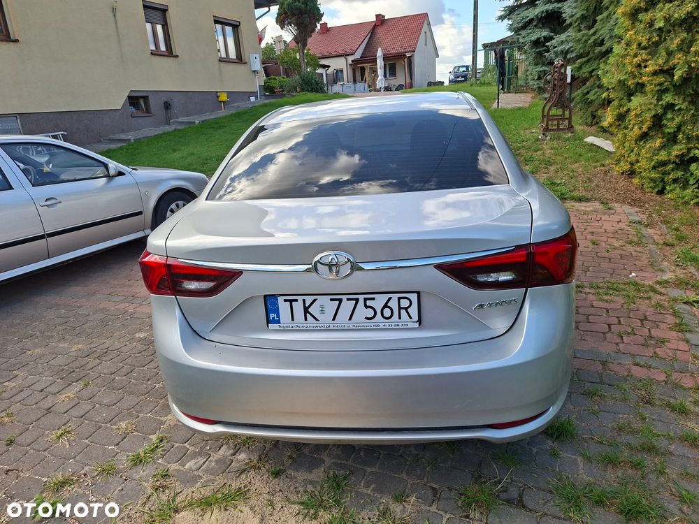 Toyota Avensis 2.0 D-4D Premium - 2