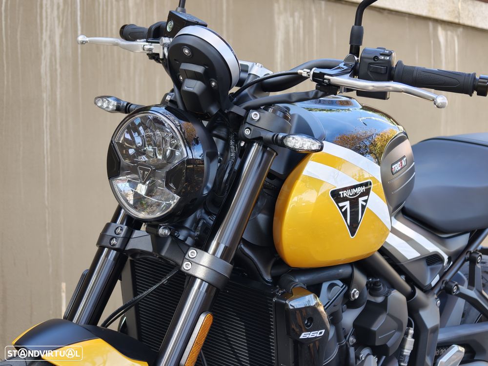 Triumph Trident 660 Cosmic Yellow - 9