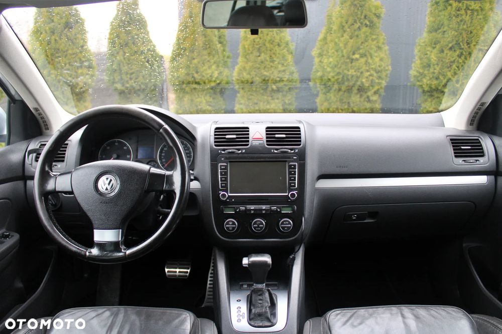 Volkswagen Golf 2.0 TDI Highline DSG - 24