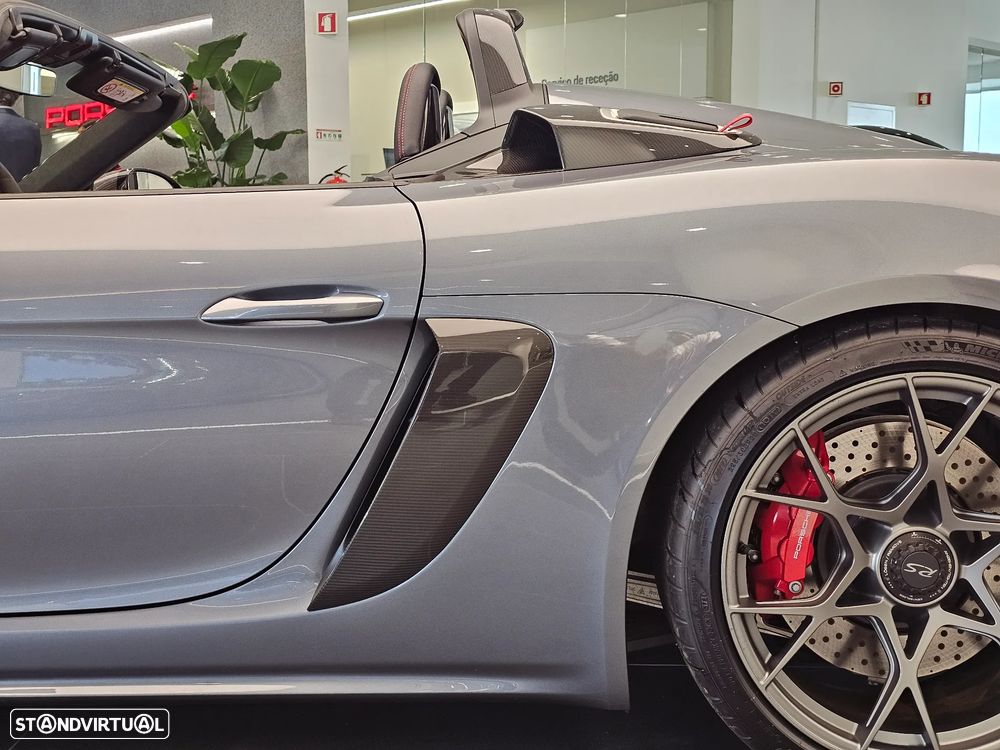 Porsche 718 Spyder - 30