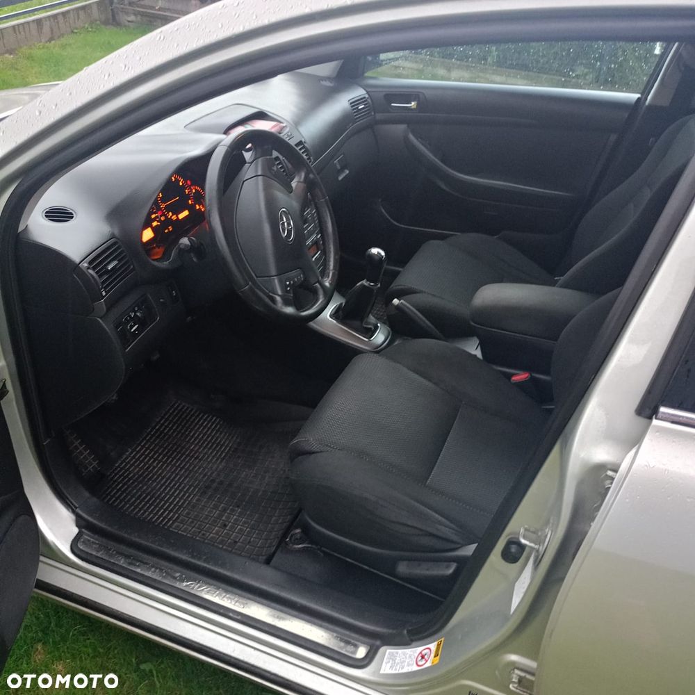 Toyota Avensis 1.8 VVT-i - 17