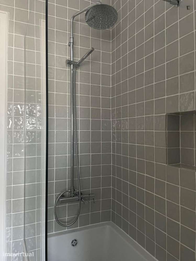 Quarto - localizado em Roma-Areeiro Lisbon - Grande imagem: 4/9