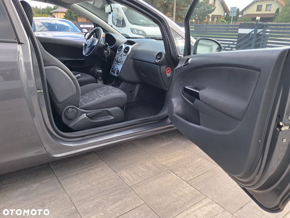 Opel Corsa 1.2 16V Edition / Active - 12