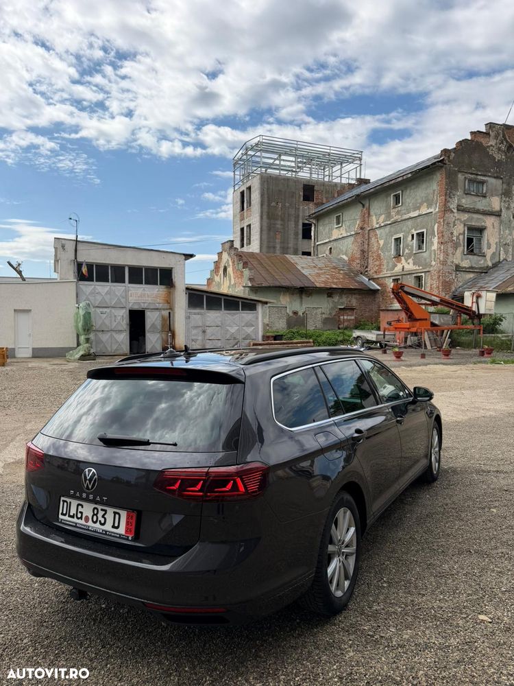 Volkswagen Passat - 11