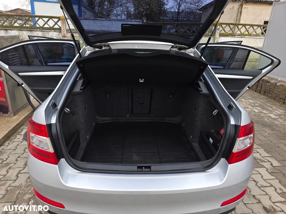 Skoda Octavia 1.6 TDI AMBITION DSG - 11