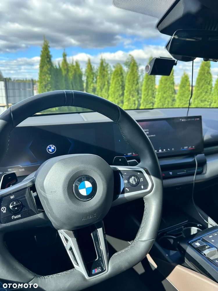 BMW Seria 5 M550i xDrive - 11